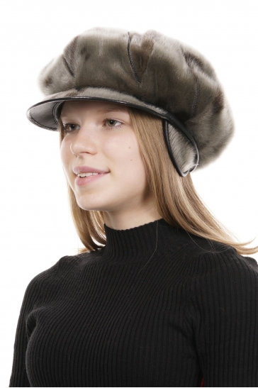 Меховая шапка женская из нерпы